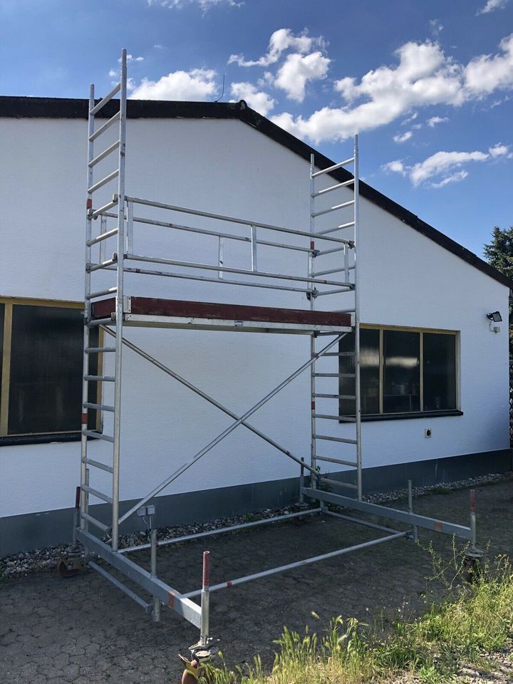 Vermietung Layher Rollgerüst, bis zu 9 Metern Arbeitshöhe Vermietung Layher Rollgerüst, bis zu 9 Metern Arbeitshöhe